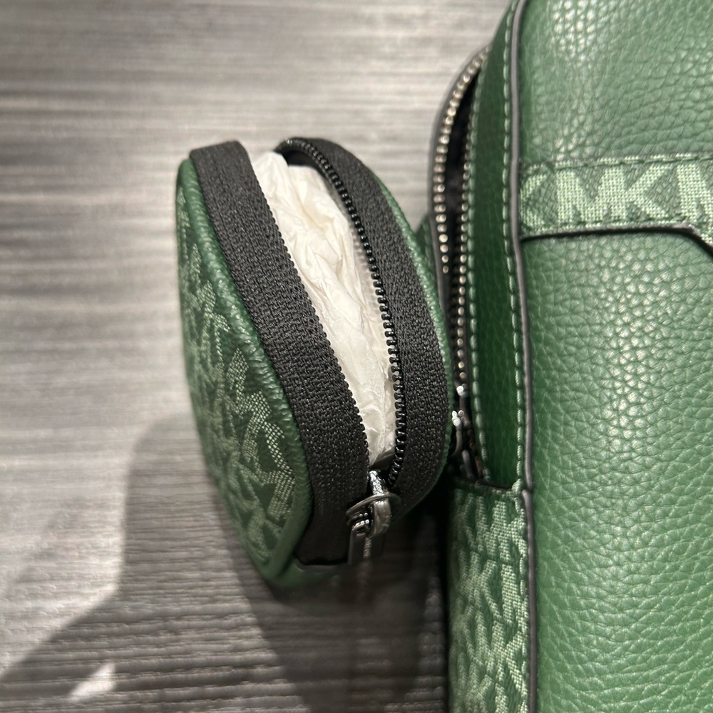 Michael Kors Cooper Medium KORS Logo Sling Pack NWT moss green with porch - Picture 9 of 15